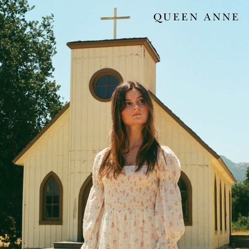 Le joli mensonge pop de Queen Anne dans sa chanson « Baby Girl (LikesTo Lie) « 