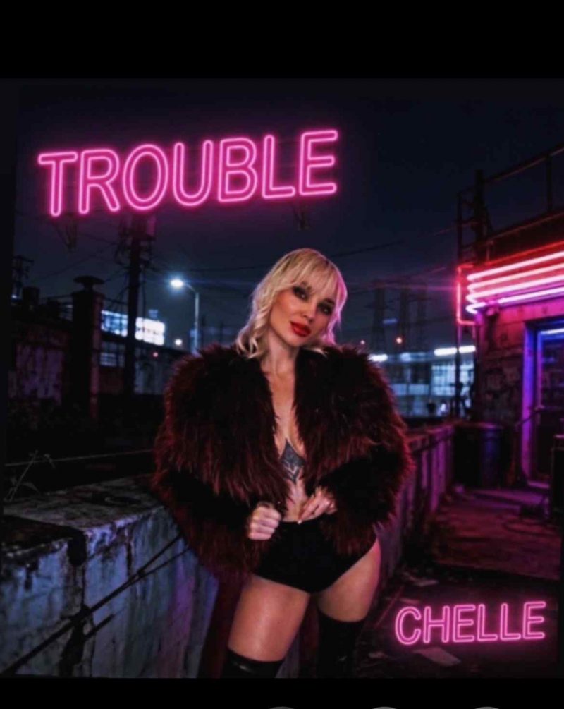Le virage noir-pop de Chelle avec son envoûtant « Trouble »