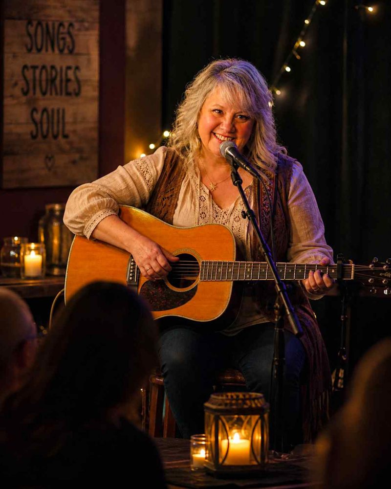 La lumineuse résilience de Nancy Carey Johnson avec son EP « Shine Your Light « 