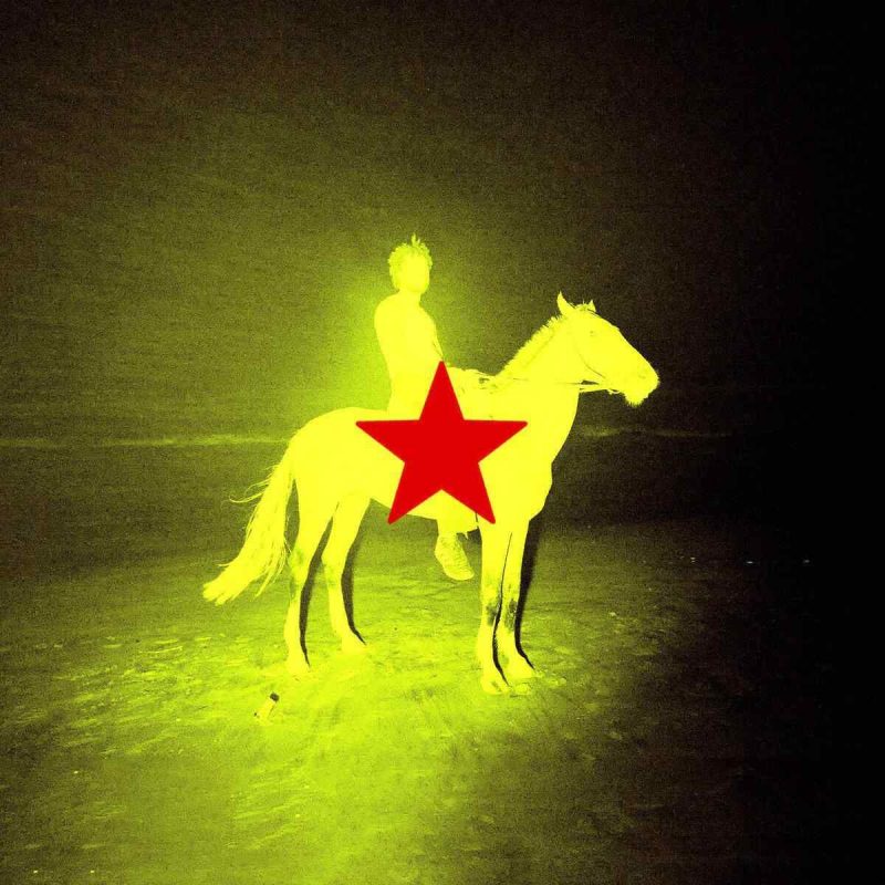 REDSTAR WU & THE WORLDWIDE SCOURGE : Quand Genesis Owusu Éteint les Projecteurs pour Allumer l’Incendie