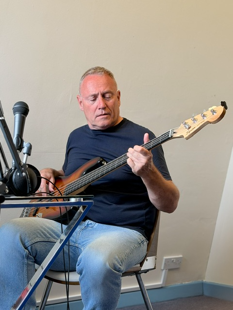Music by Jeremy : Dans les coulisses de « Scenes from a Well Worn Path » (Interview)