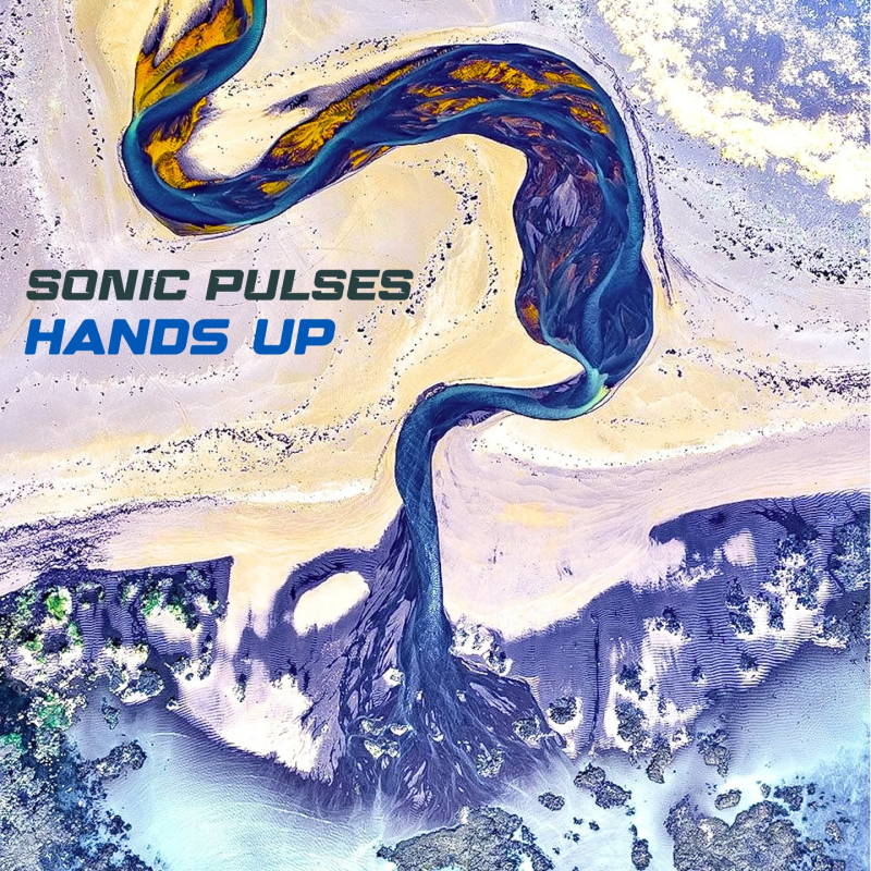 « HANDS UP » de SONIC PULSES : l’électro comme exutoire et hommage vibrant